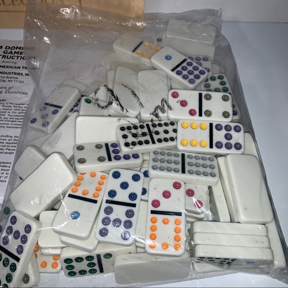 Classic Game Collection Mexican Train Dominoes wit - Picture 2 of 11